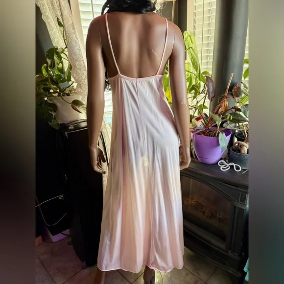 Vintage 1970s Lov’Lee Light Pink Nightgown with Crochet Butterfly (S) - Picture 4 of 13
